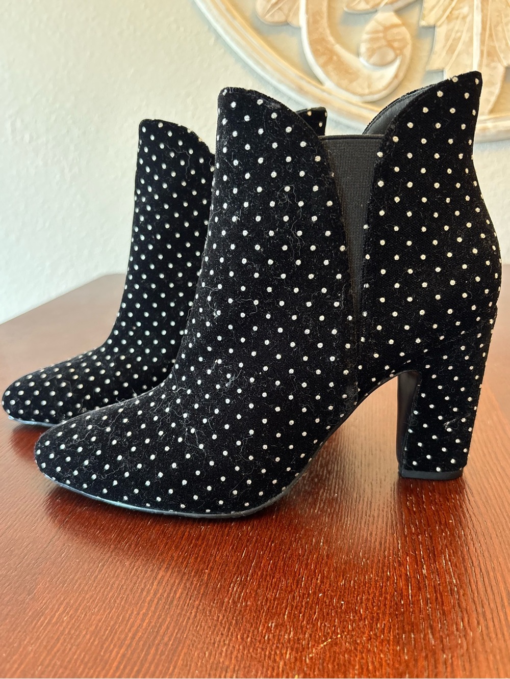 Badgley Mischka Evita Black Velvet Studded Ankle Booties 3" Heels 7M NWOB Rocker